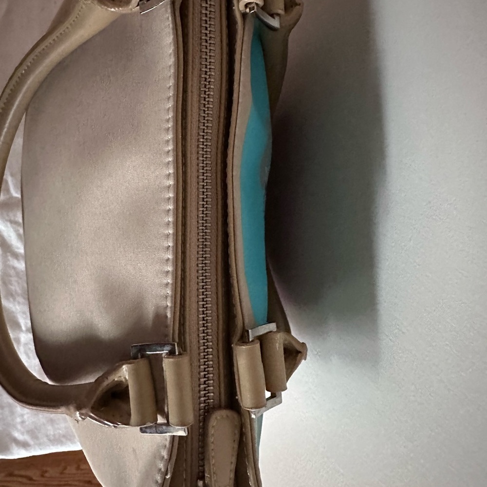 Harrods of London Zipper Tote - Picture 7 of 9